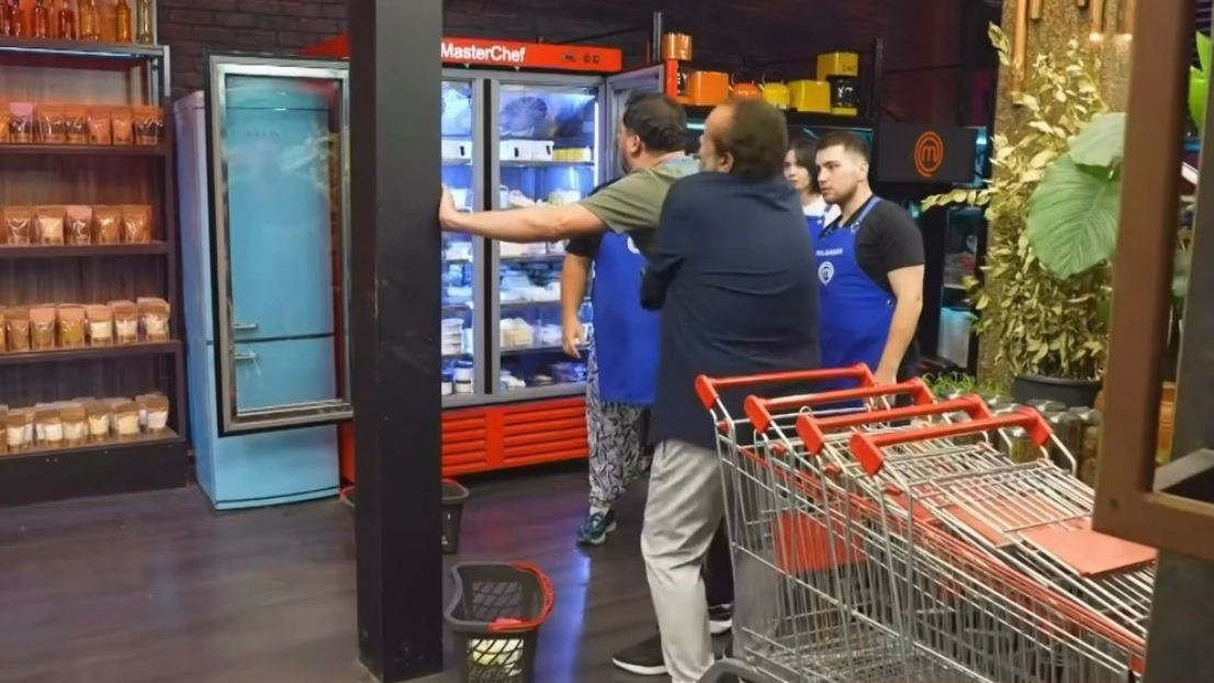 MasterChef’te korkutan anlar! Mehmet Şef’ten yarışmacıya Heimlich müdahalesi