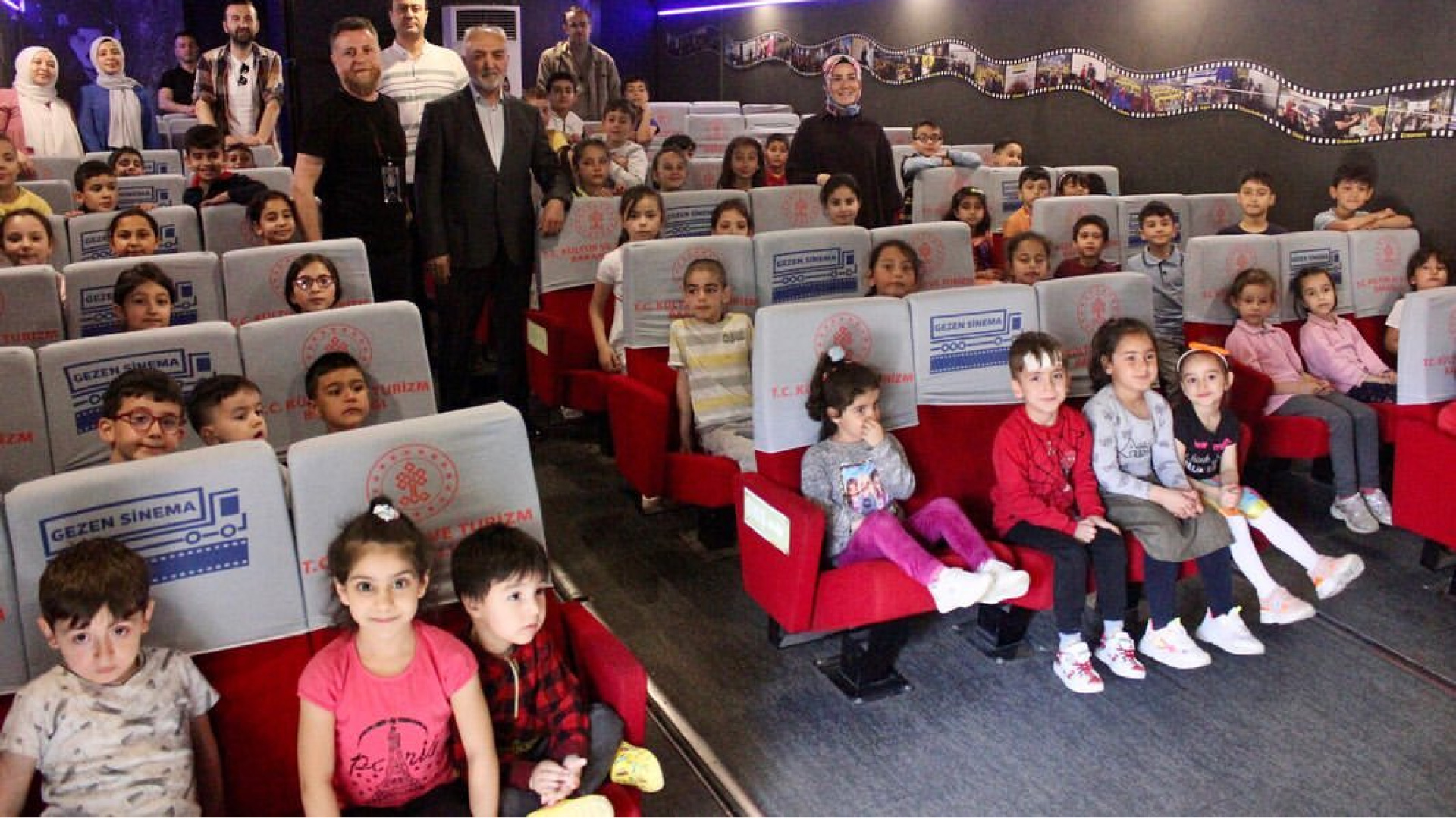 Gezen Sinema, 81 ilde çocuklarla buluştu