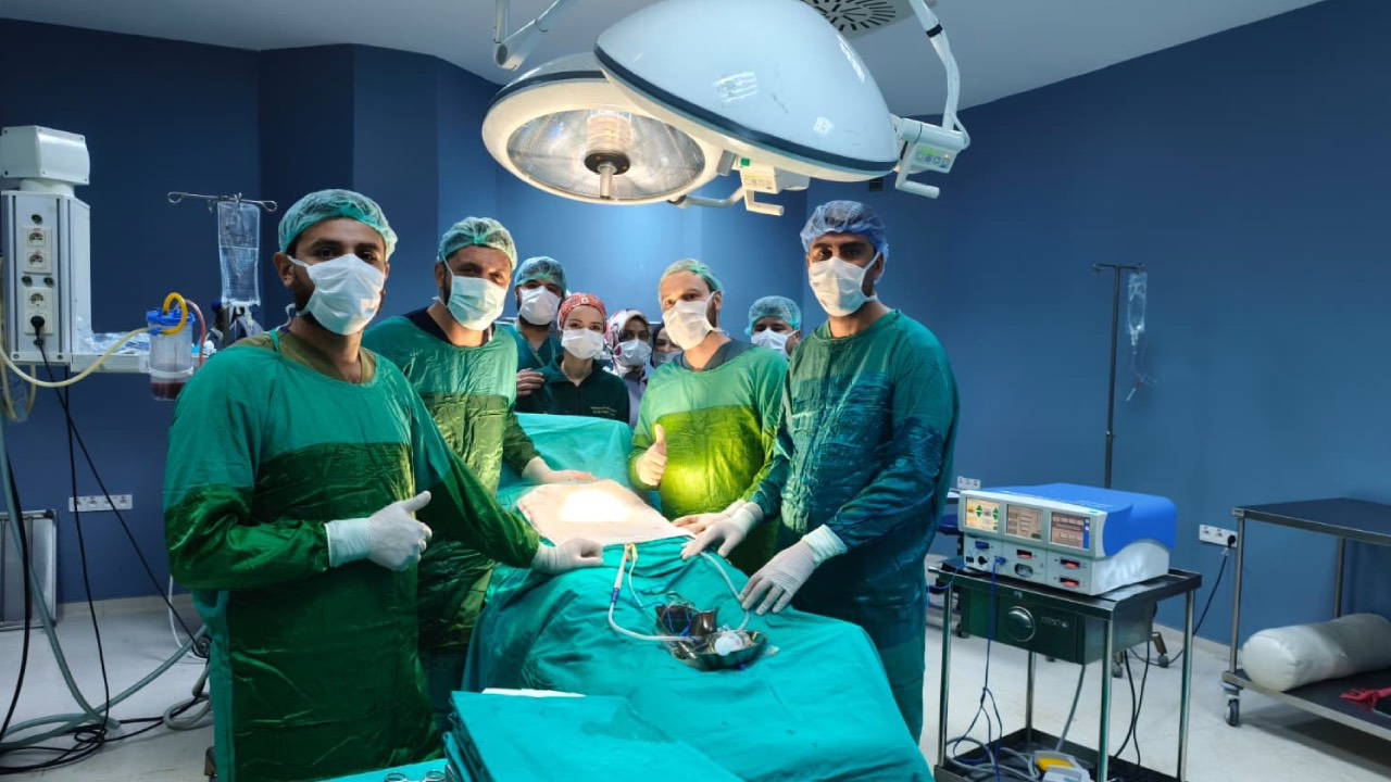 82 yaşındaki hastanın mesanesinden 42 taş çıkarıldı
