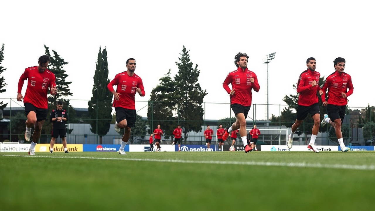 A Milli Futbol Takımı Fransa maçı öncesi antrenmanda eksik