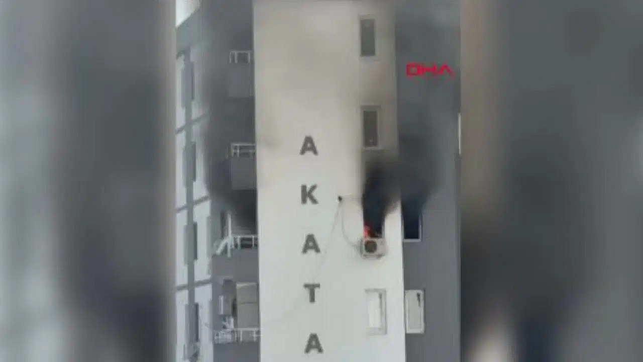 Adana'da 7 katlı apartmanda yangın paniği yaşandı