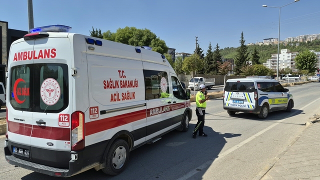 Adıyaman'da motosikletin çarptığı kadın hastaneye kaldırıldı