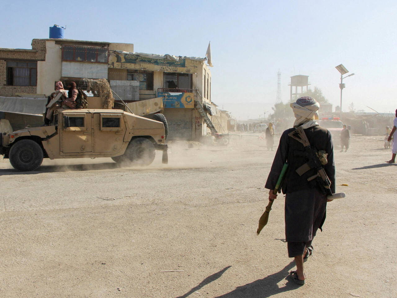 Afganistan ve Pakistan arasindaki catismalar tirmandi