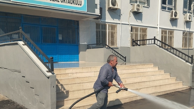 Akdeniz Belediyesi'nden okullara temizlik hazırlığı