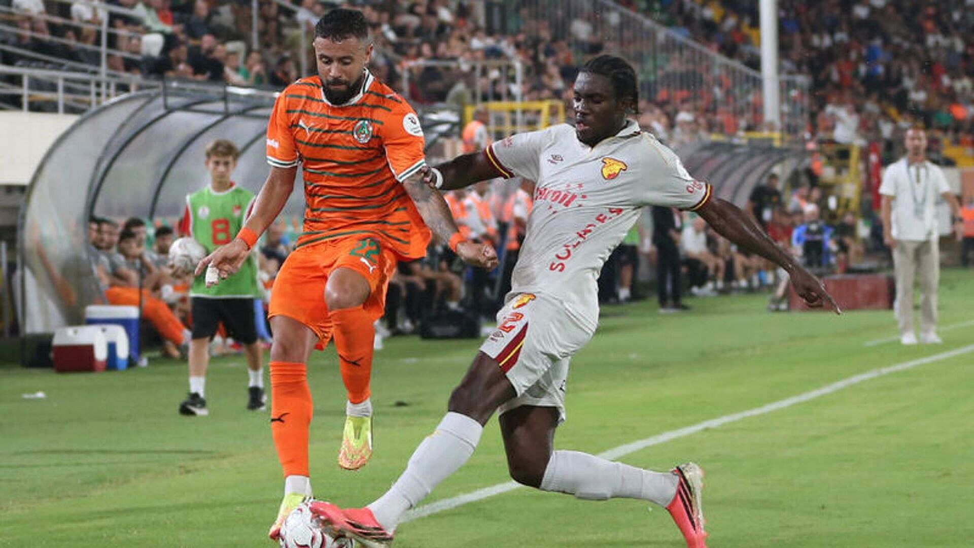 Alanyaspor ve Göztepe, 2-2 berabere kaldı