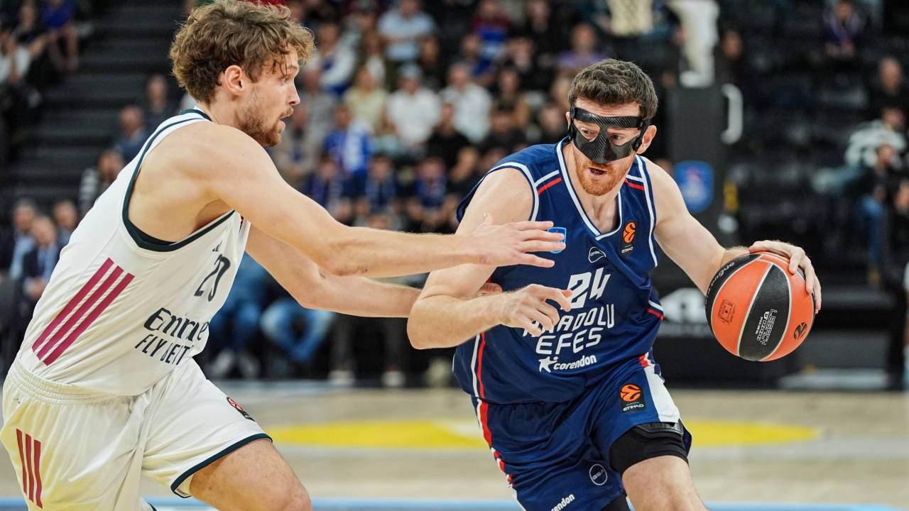Anadolu Efes, Real Madrid'i 94-84 mağlup etti