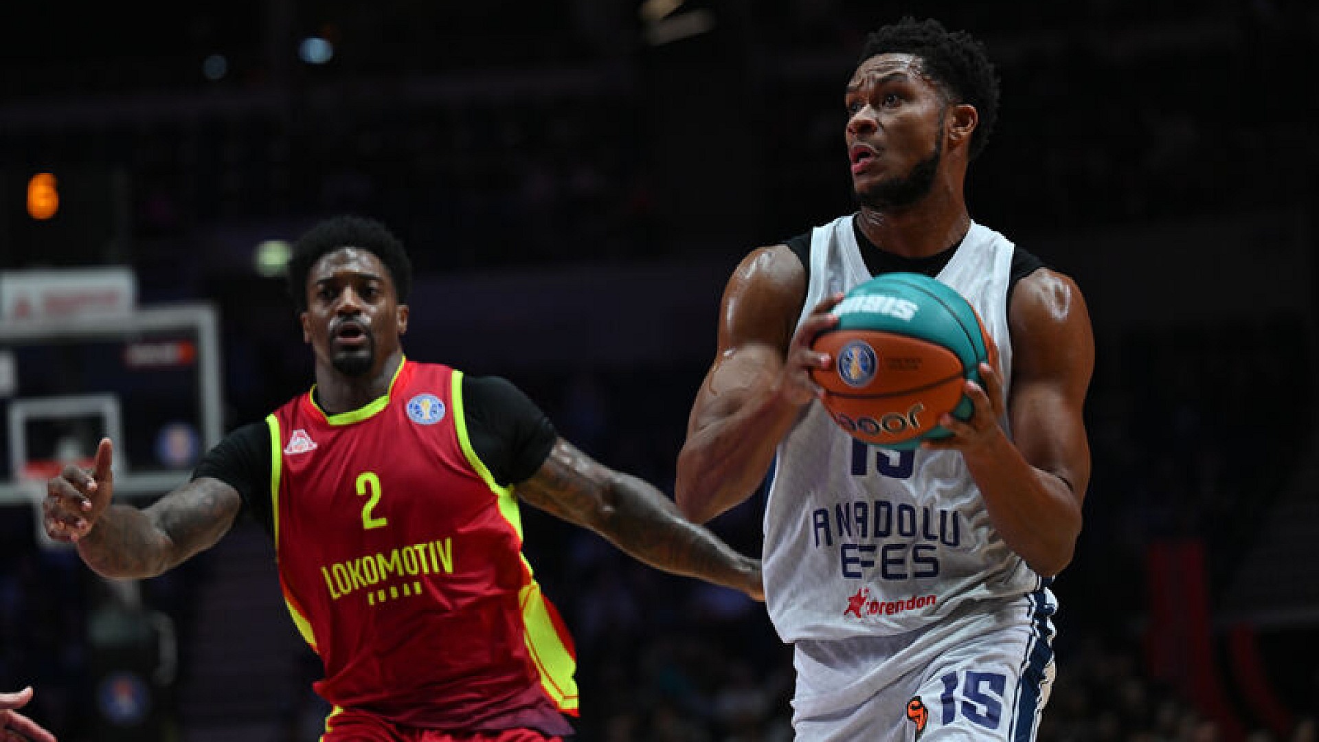 Anadolu Efes, VTB United League Süper Kupa'da şampiyon oldu