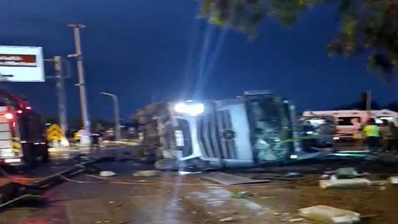 Antalya'da TIR faciası: İki kişi hayatını kaybetti