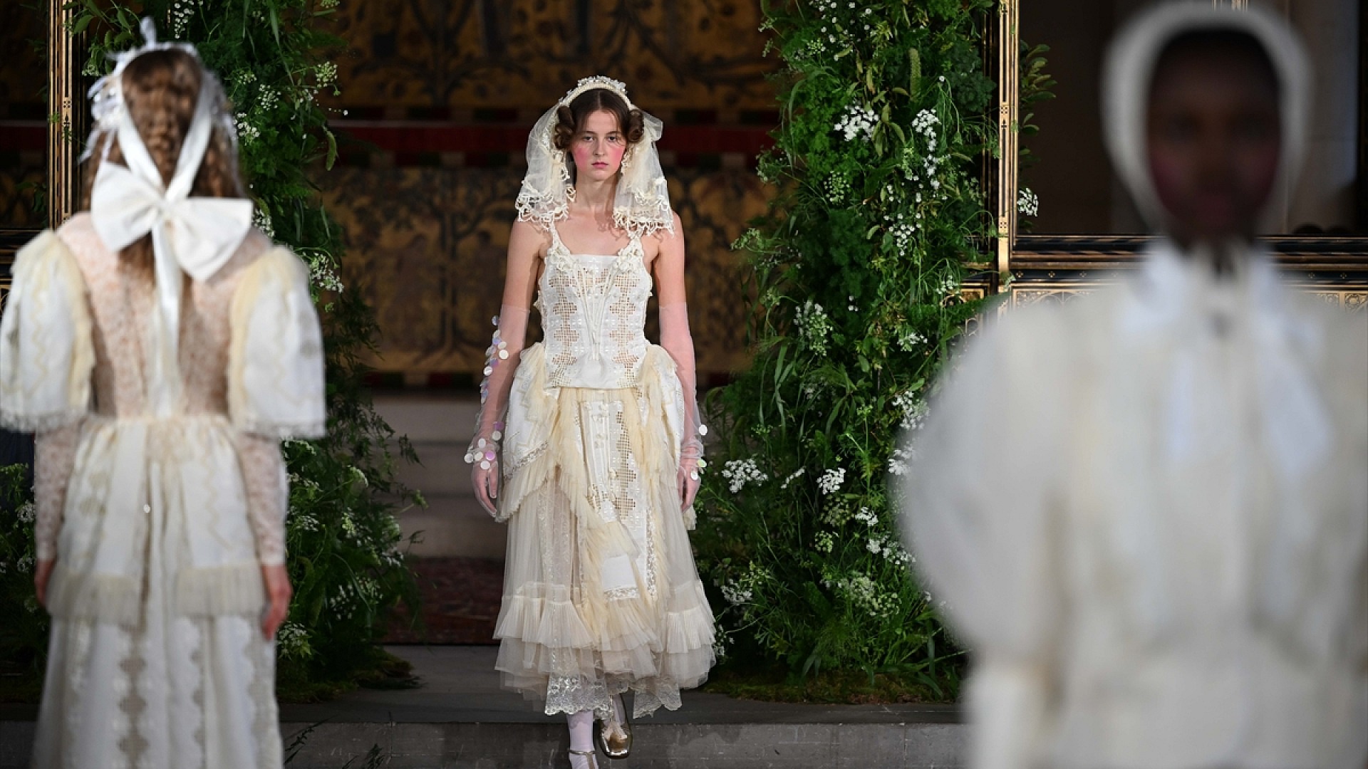 Antep işi nakışı Londra Moda Haftası'nda tanıtıldı