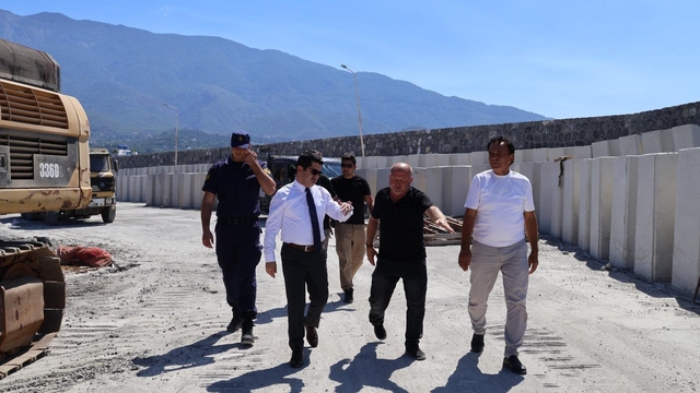 Arsuz'daki balıkçı barınağında yenileme çalışmaları