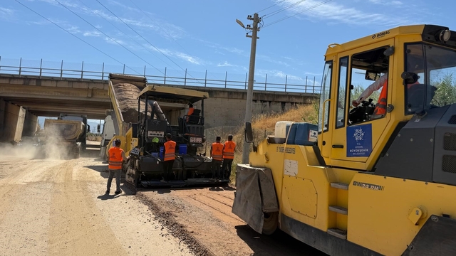 Aydın'da yol çalışmaları 17 ilçede eş zamanlı devam ediyor