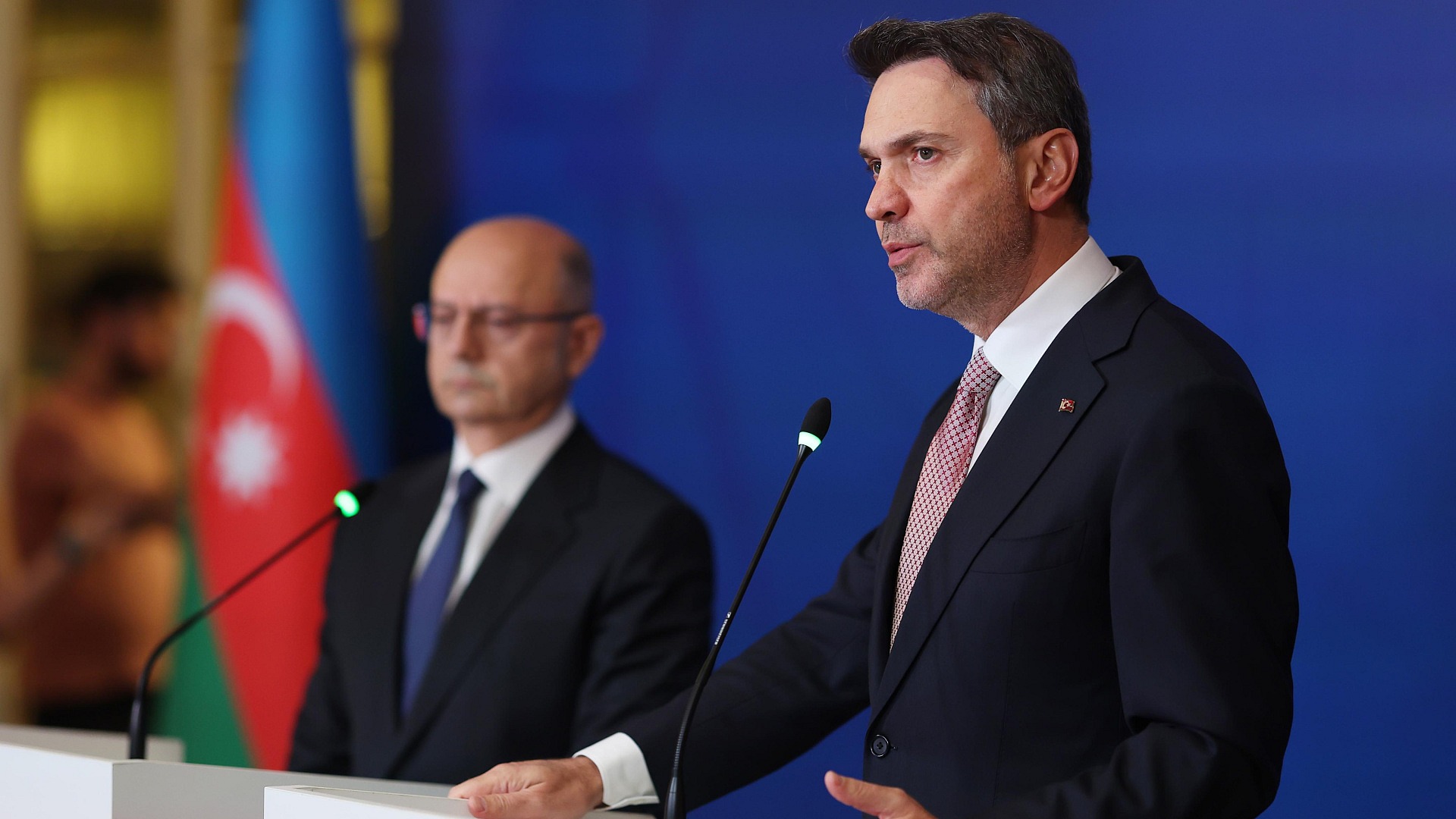 Bakan Bayraktar, Türkiye-Azerbaycan enerji projelerini duyurdu