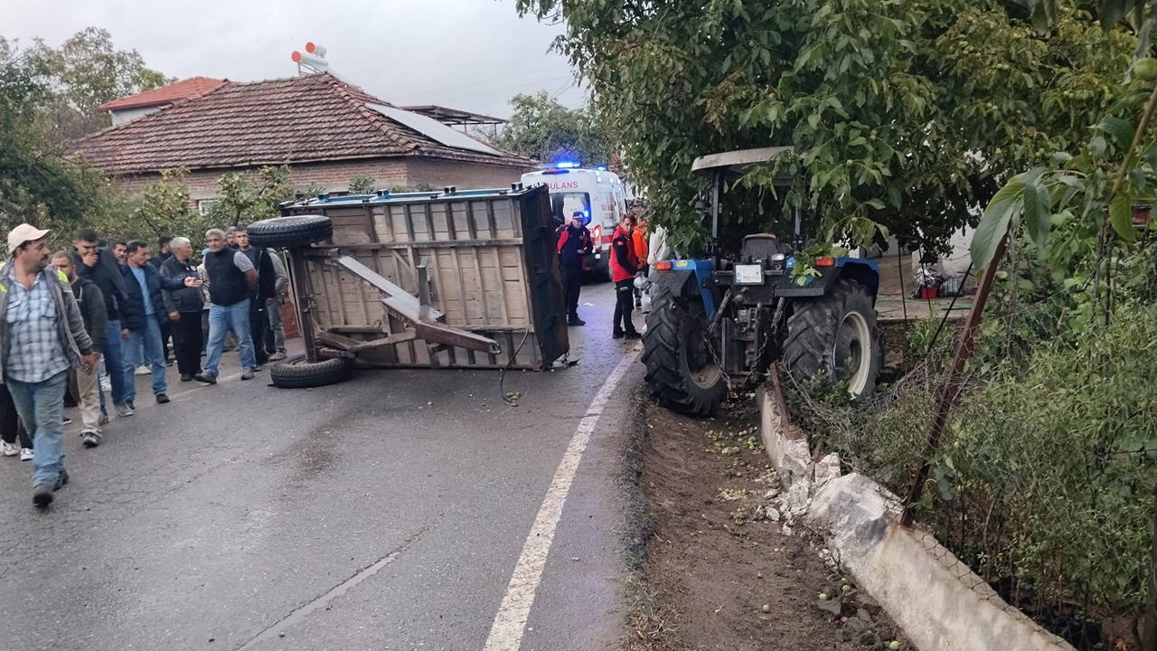 Balıkesir'de traktör römorku devrildi: 23 kişi yaralandı