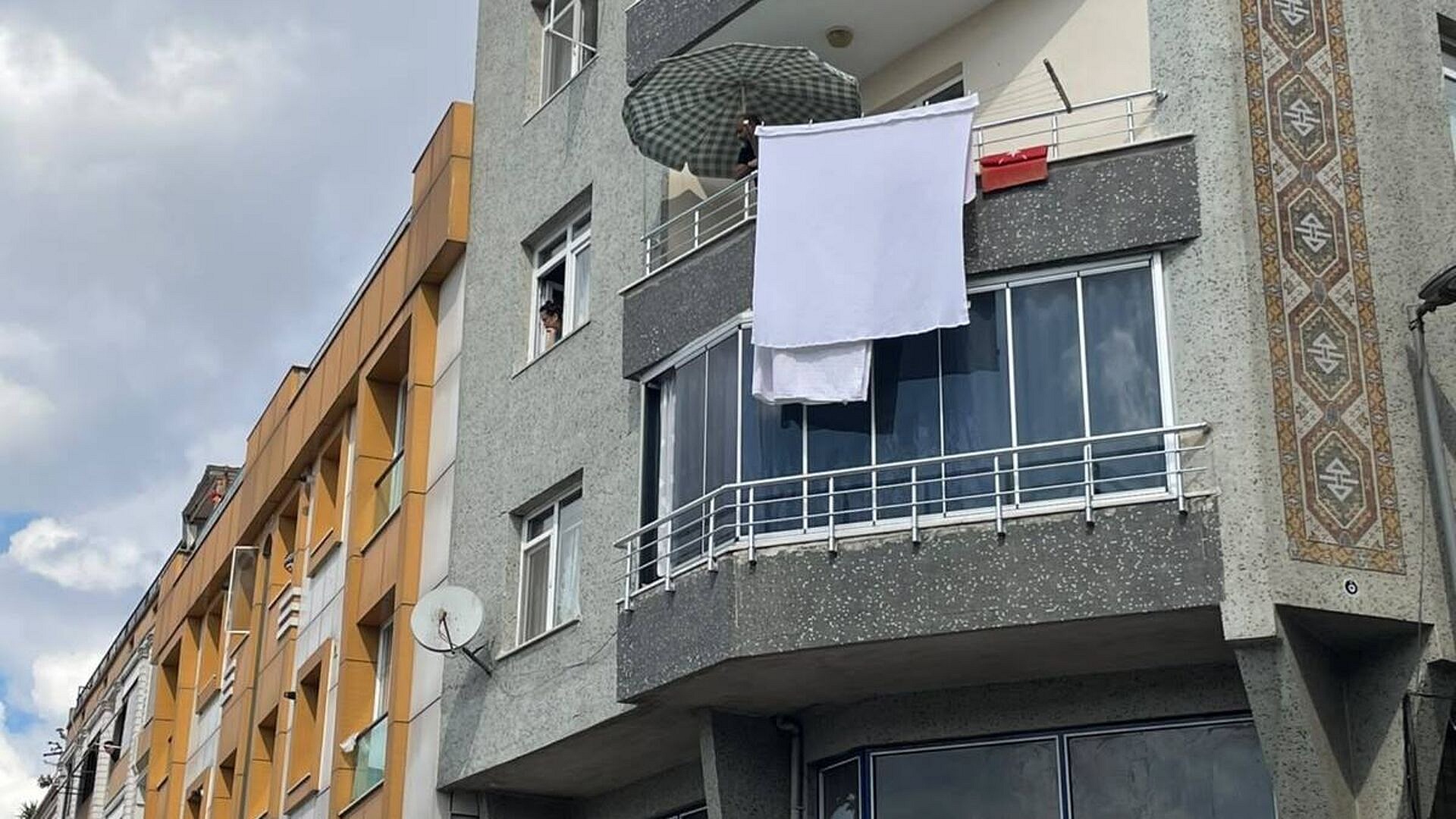 Balkon temizliği sırasında düşen Sabiha E. hayatını kaybetti