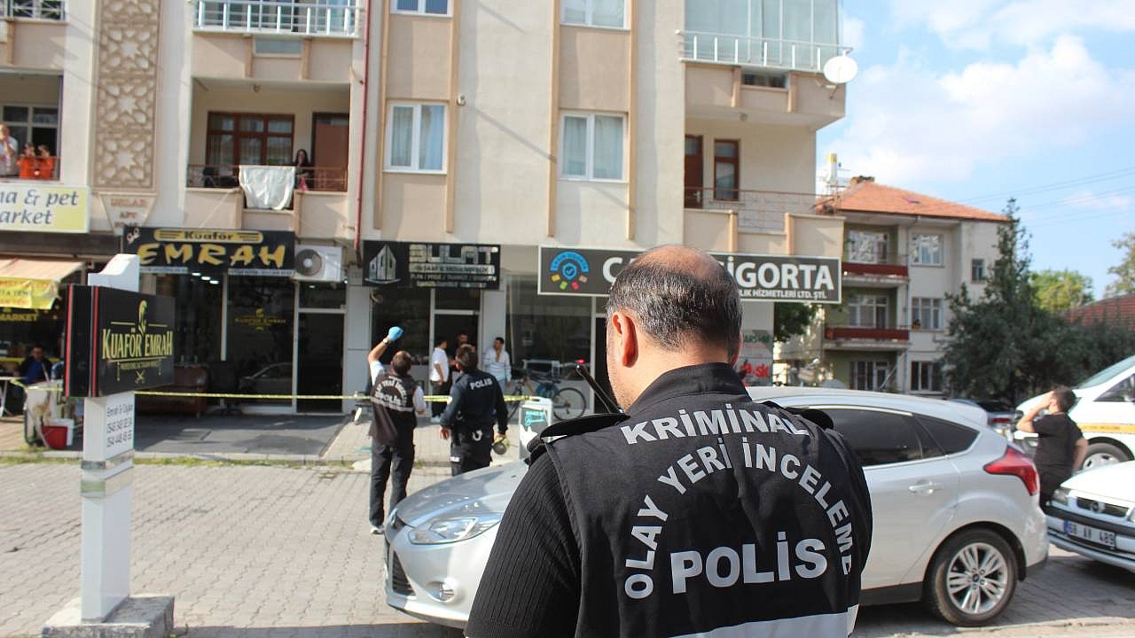Balkondan düşen Erol Baysak ağır yaralandı