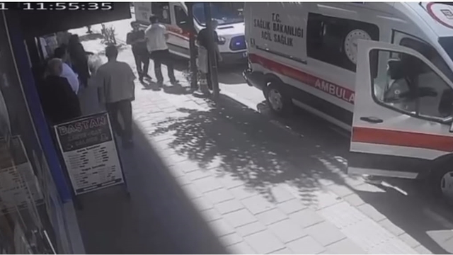 Bartın'da ambulansların kaza anı güvenlik kamerasında