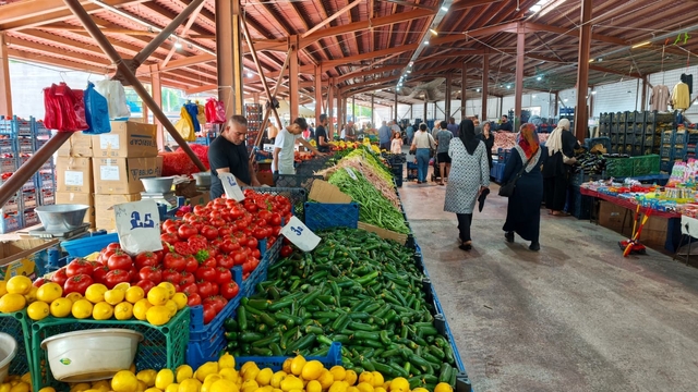 Başiskele'de pazar yerlerinde denetimler devam ediyor