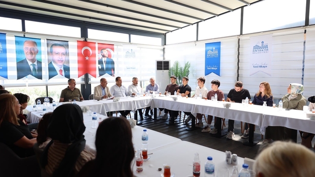 Başkan Yapar, YKS'de dereceye giren öğrencilerle buluştu