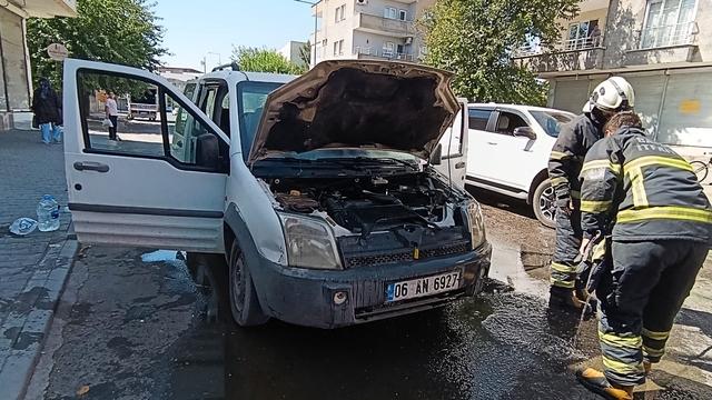 Batman'da park halindeki araçta yangın söndürüldü