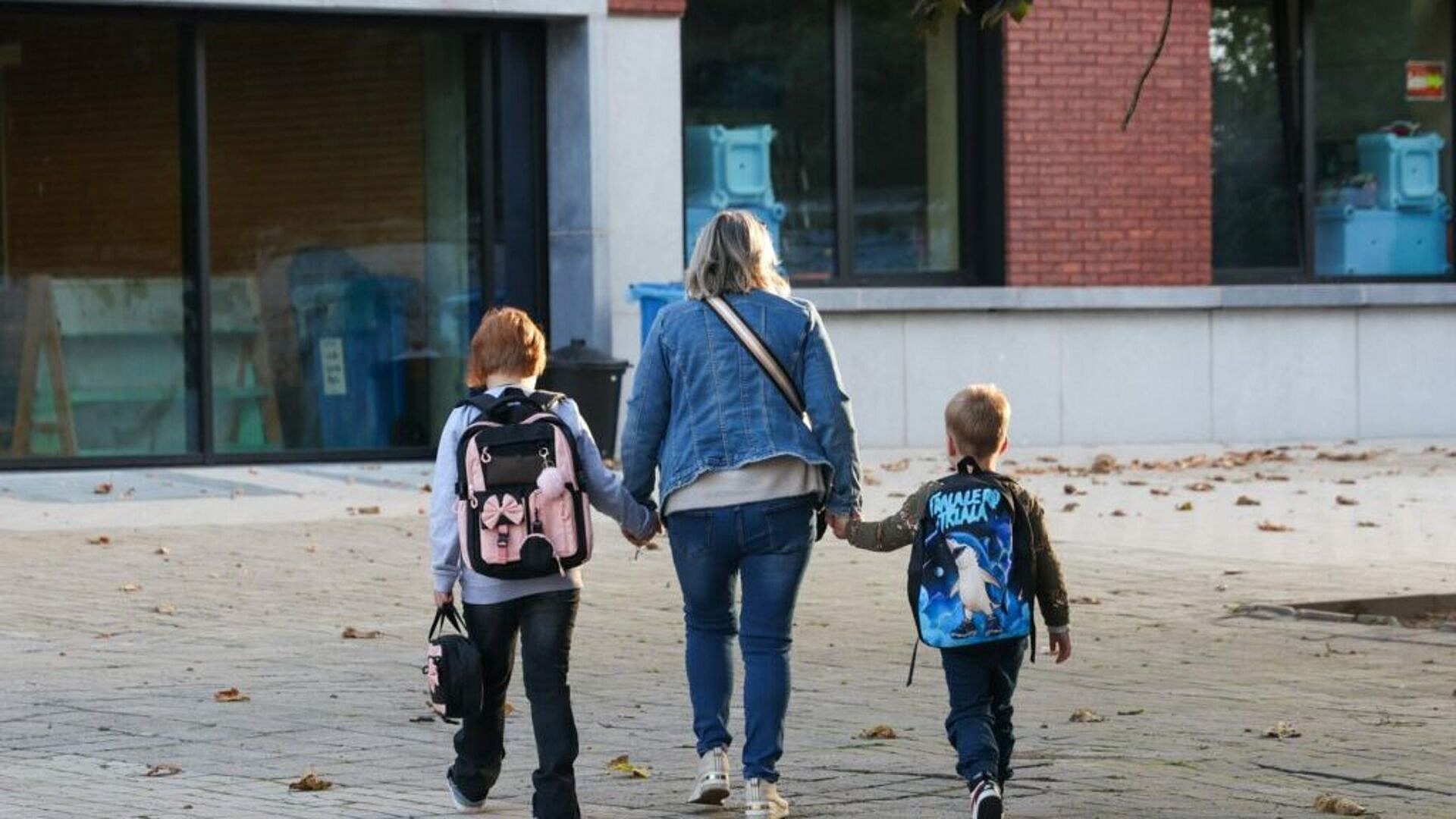 Belçika'da öğretmenler grevde ve gösteri düzenliyor