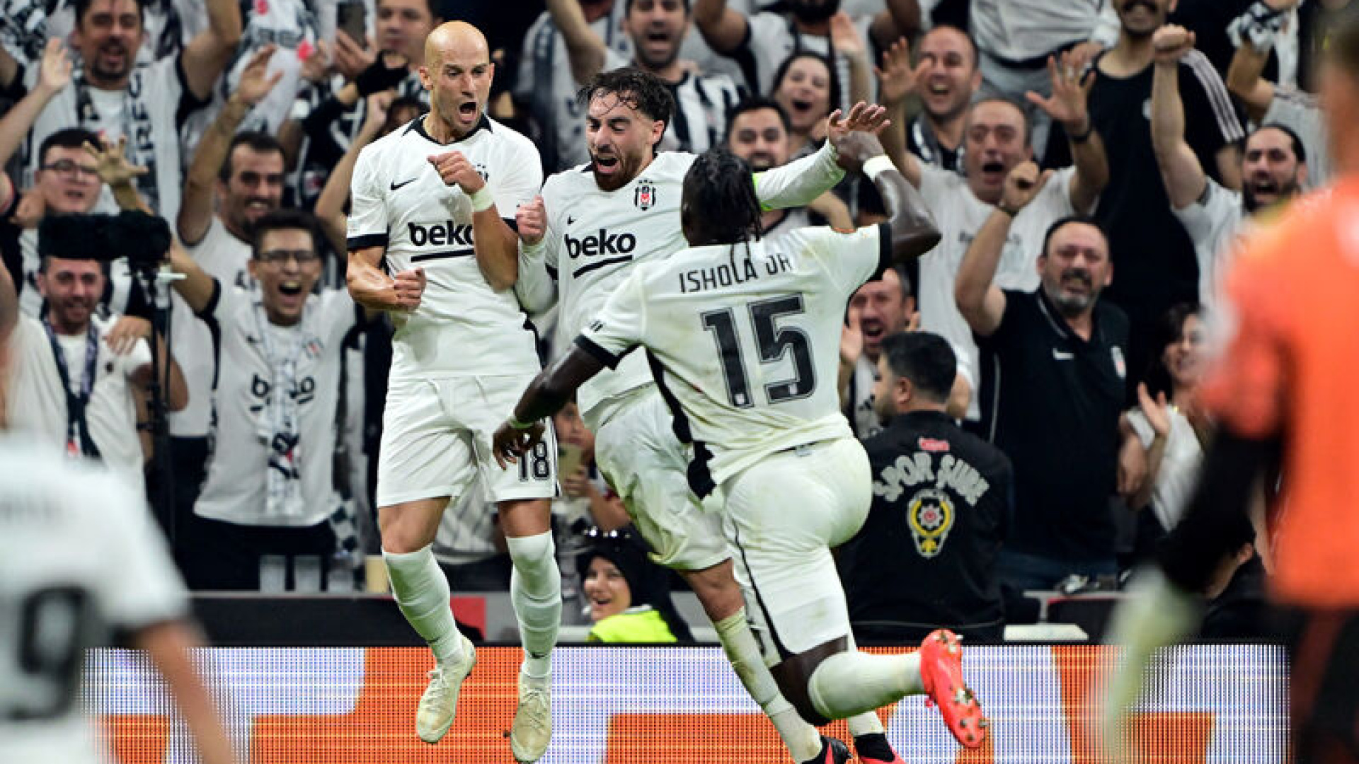 Beşiktaş, Marsilya'yı Dolmabahçe'de 4-1 mağlup etti