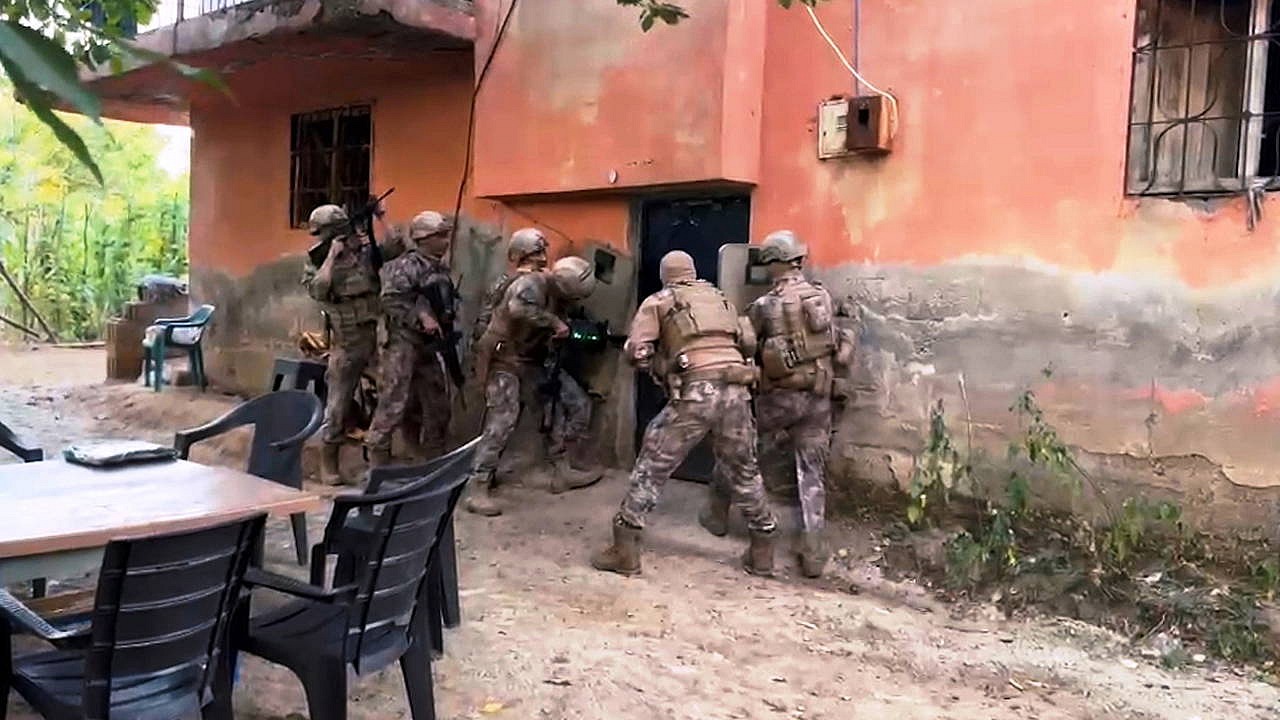 Bitlis'te uyuşturucu operasyonunda 9 kilo esrar bulundu
