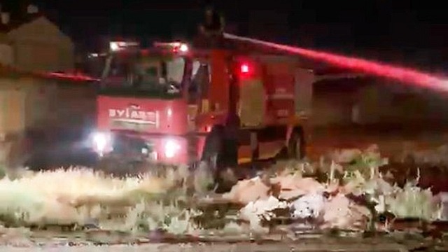 Karapınar'da boş arazide çıkan yangın paniğe neden oldu