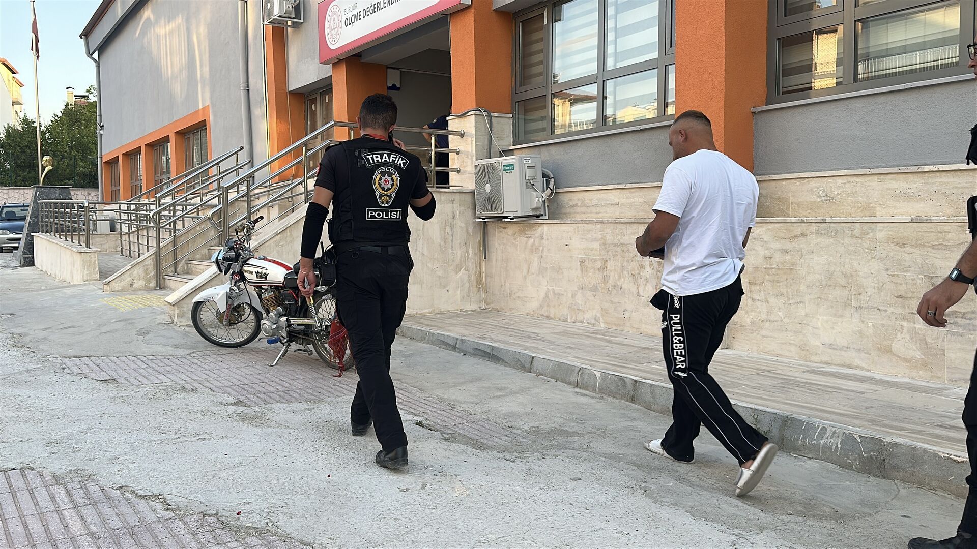 Burdur'da ters şeritte polisten kaçan sürücü yakalandı