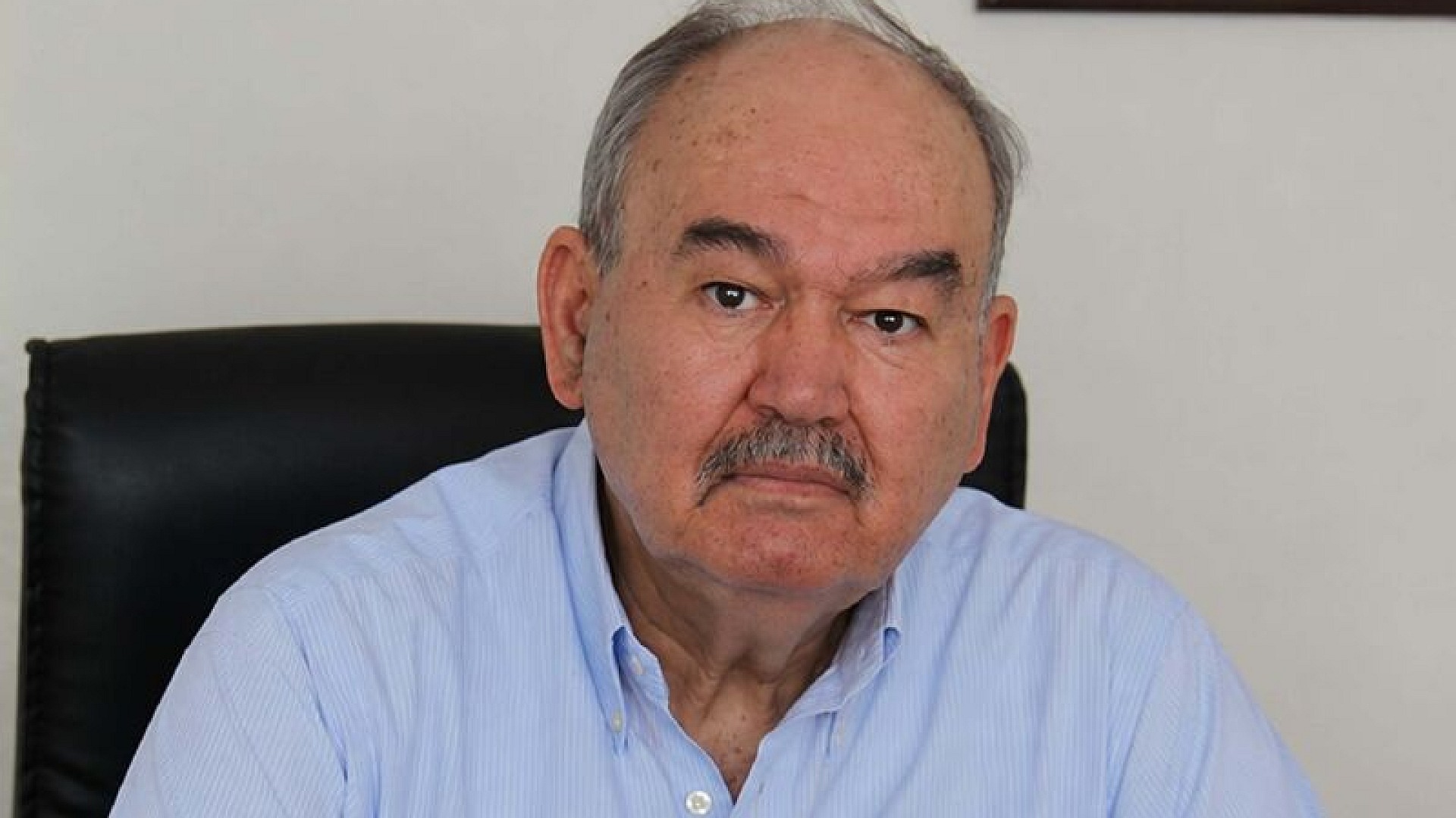 Burhan Özfatura, 83 yaşında kalp durmasından vefat etti