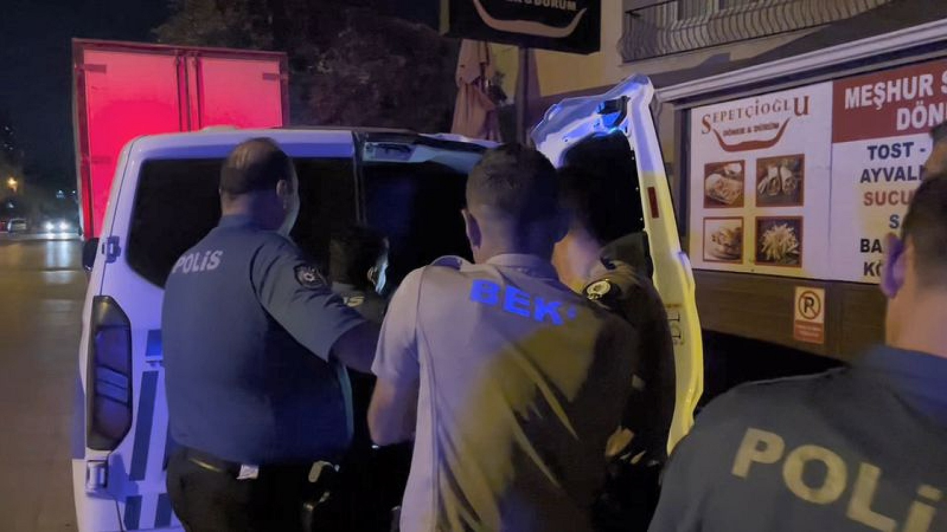 Bursa'da eşine saldıran şüpheli, polislere de karşı koydu