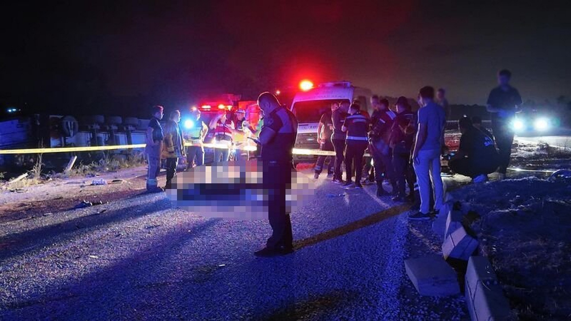 Bursa'da hatalı sollama yapan TIR, motosiklete çarptı: 2 ölü