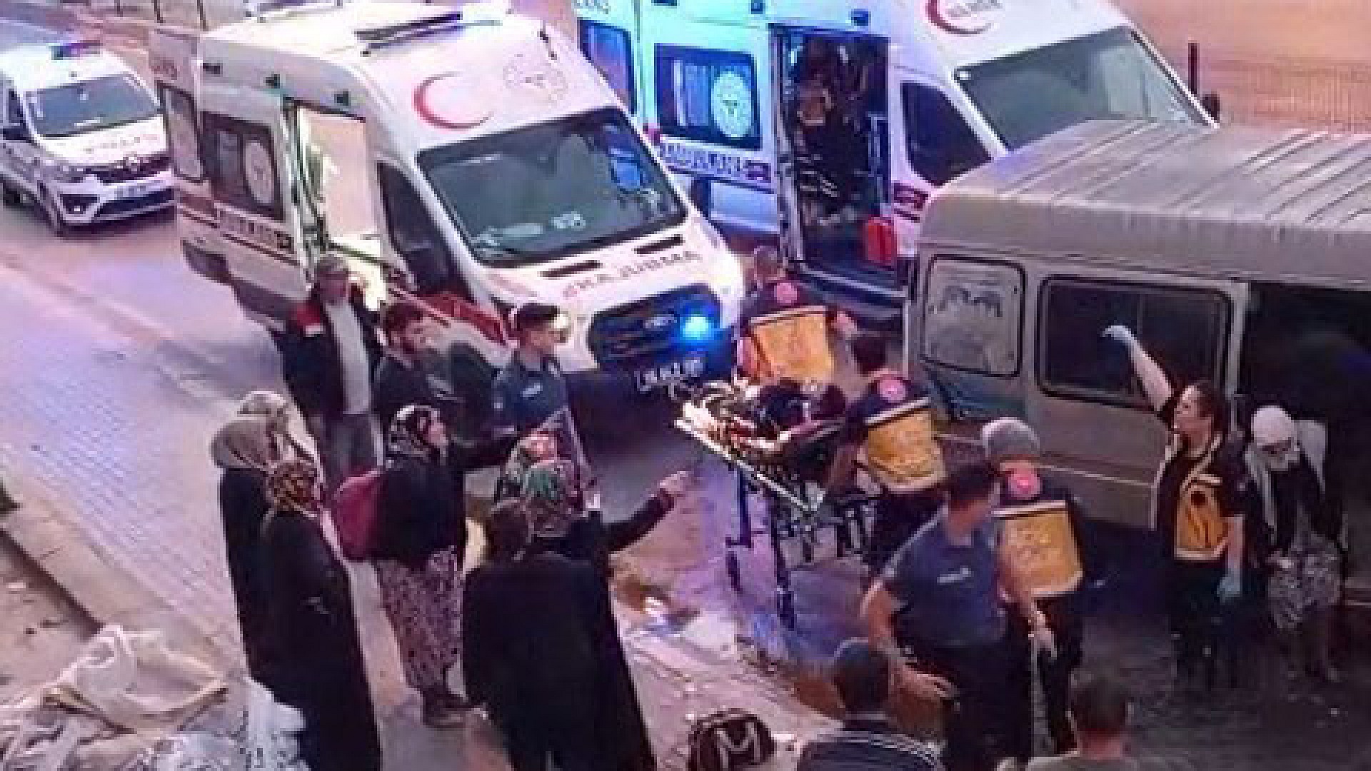 Bursa'da minibüs traktöre çarptı, 10 kişi yaralandı