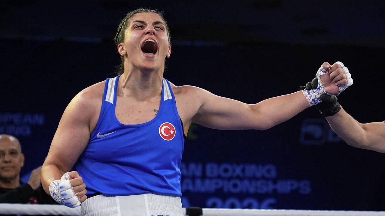 Busenaz Sürmeneli, Avrupa Boks Şampiyonası'nda finale yükseldi