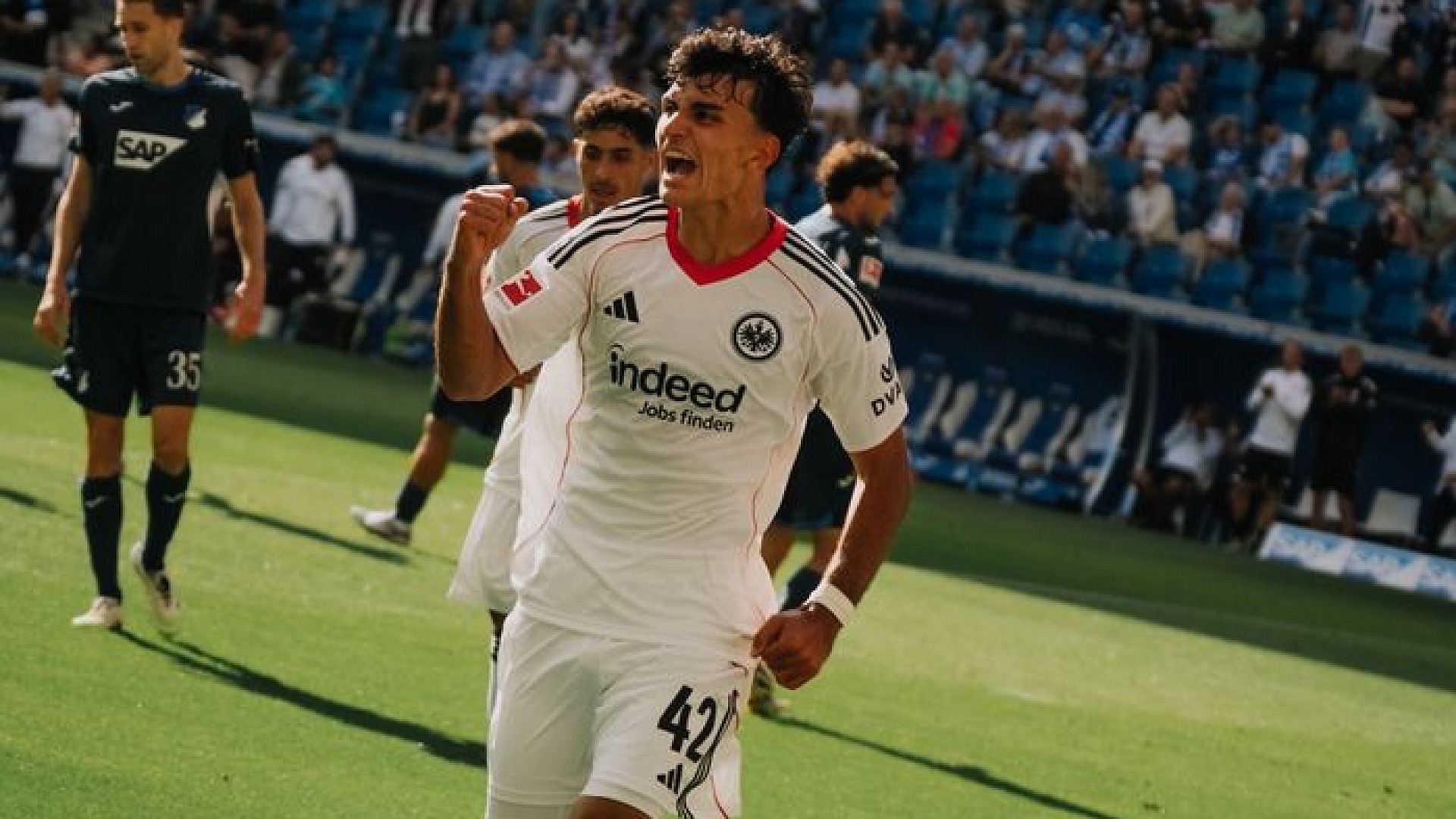 Can uzun iki golle frankfurt'u galibiyete taşıdı