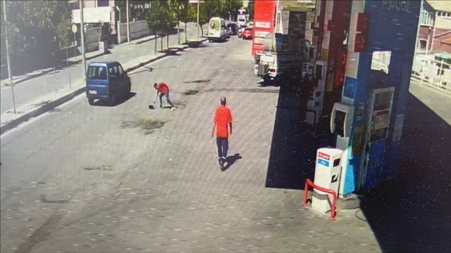 Yaşlı kadın, polislere 200 lira teklif etti