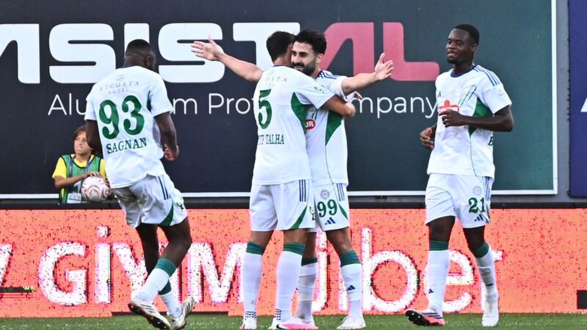 Çaykur Rizespor'dan deplasmanda tarihi başlangıç