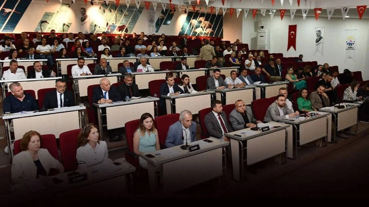 Çiğli Belediyesi'nde parti değişikliği iddiaları yalanlandı