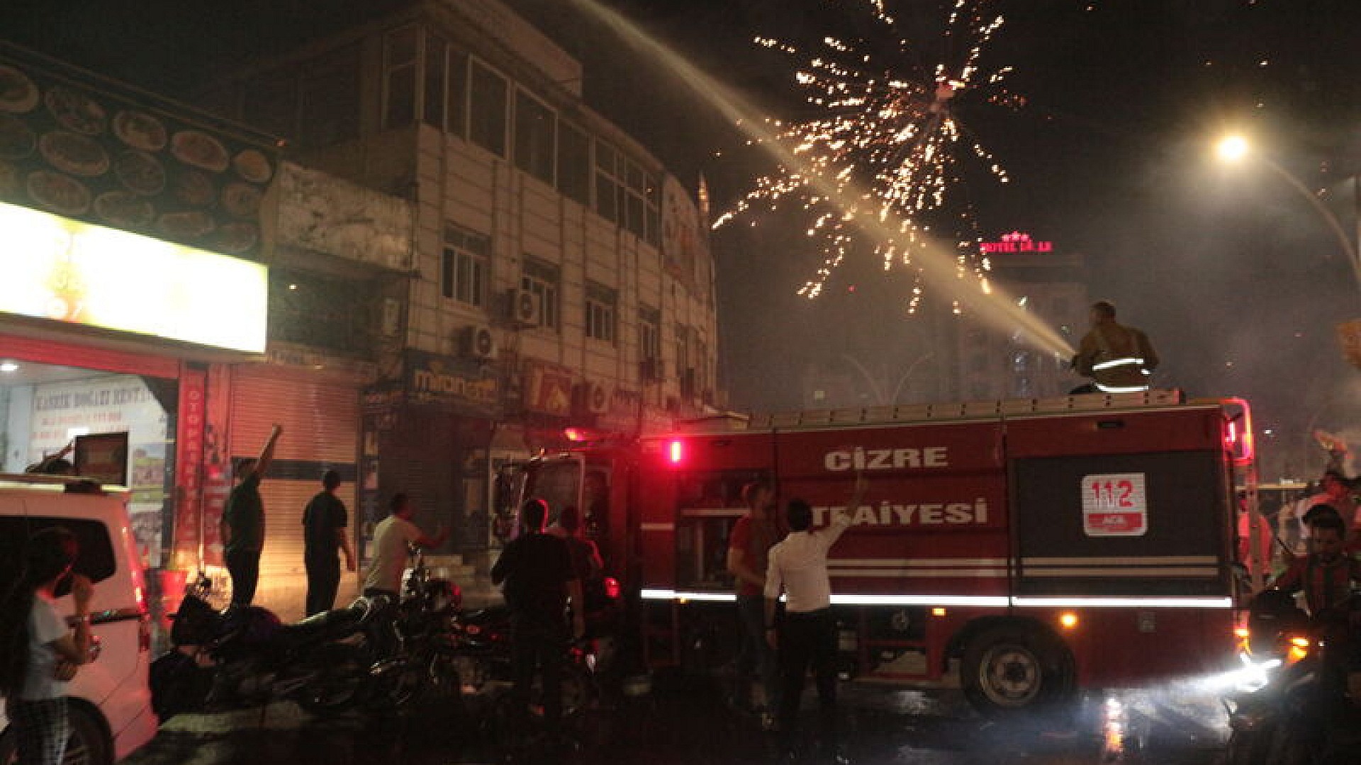 Cizre'de Amedspor galibiyeti kutlamasında yangın: 1 yaralı