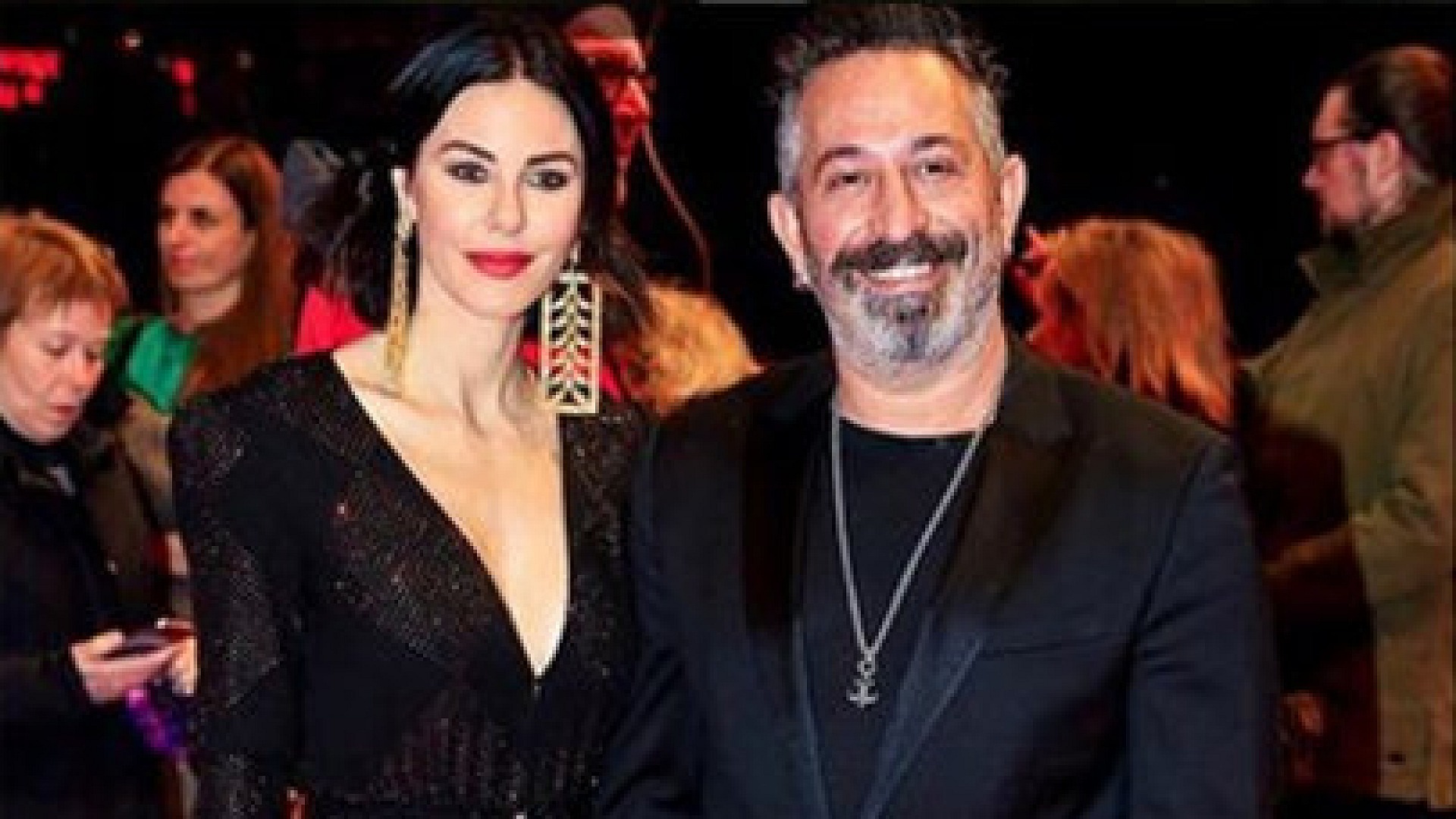 Cem Yılmaz hastaneye kaldırıldı, Defne Samyeli korktu