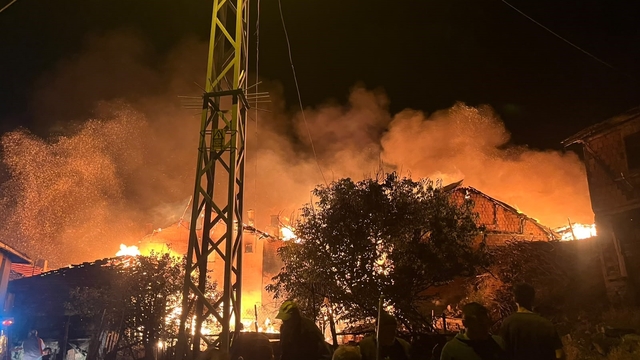 Çorum'da 2 ev ve 1 ahırda yangın: itfaiye müdahale etti