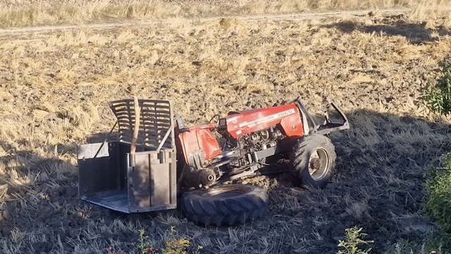 Çorum'da minibüs traktöre çarptı: 1 ölü, 1 yaralı