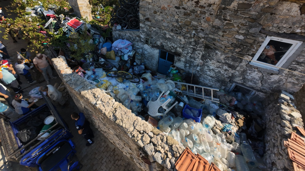 Datça'da çöp evde 5 ton atık temizlendi