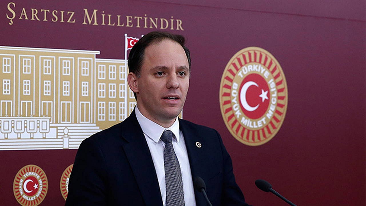 Deniz Yavuzyılmaz: Fon vurgunu hükümeti istifaya zorlamalı