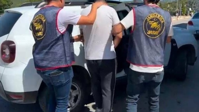 Denizli'de dolandırıcılık yapan 2 şüpheli İzmir'de yakalandı