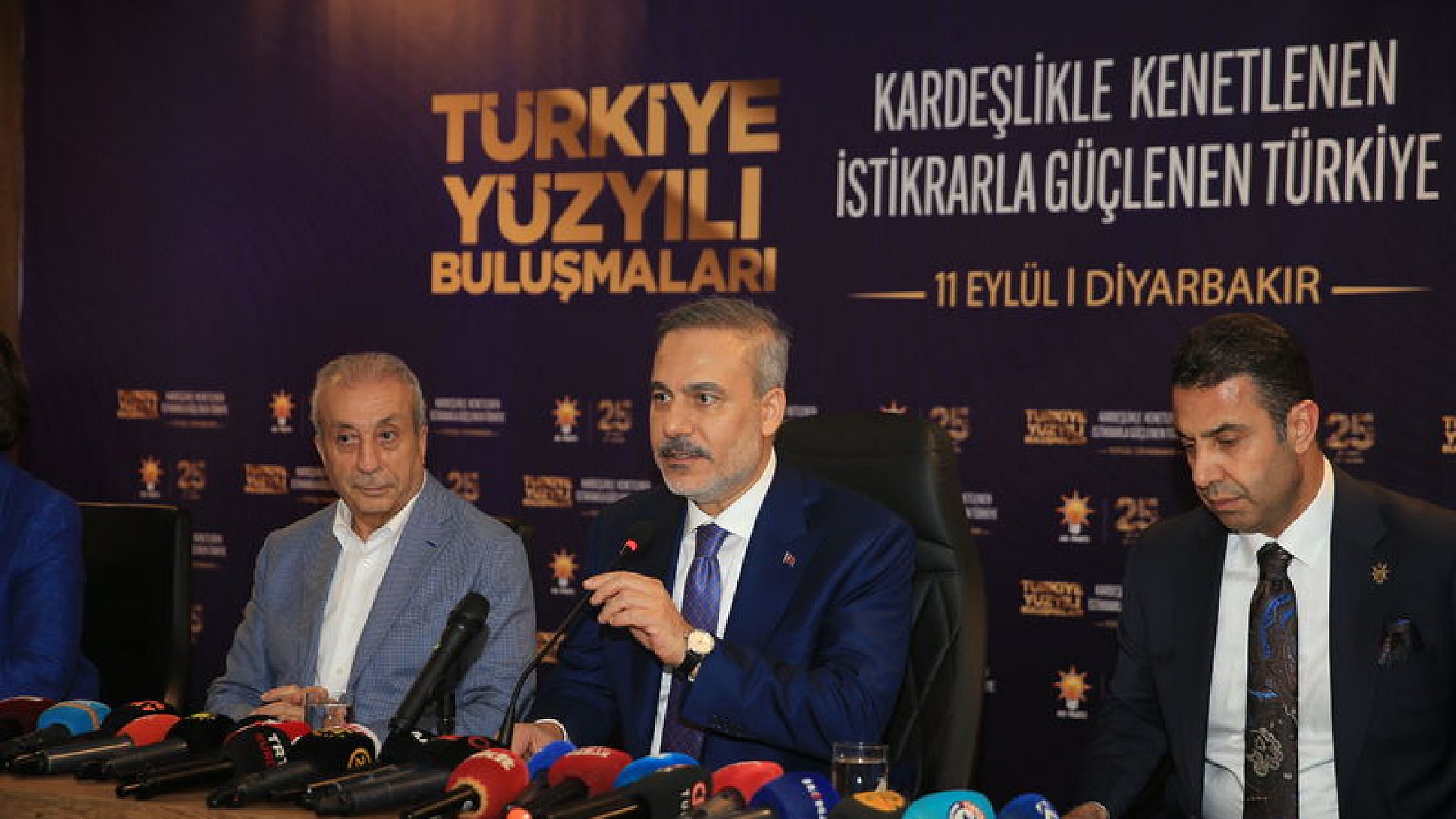 Dışişleri Bakanı Fidan, Diyarbakır'da kalkınma mesajı verdi