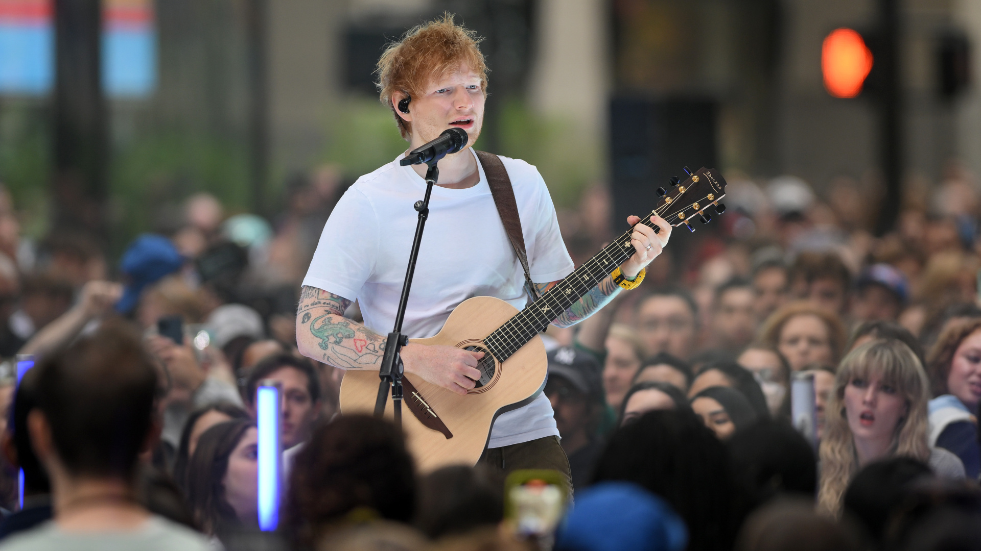 Ed Sheeran, Macklemore'un konserden çıkarılmasına tepki verdi
