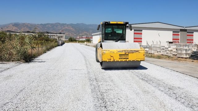 Efeler Belediyesi, ASTİM ve Tepecik'e asfalt döküyor