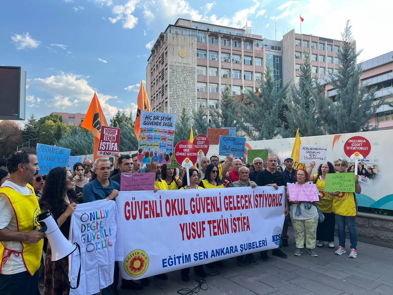 Eğitim Sen, Manisa'daki okul saldırısını protesto etti
