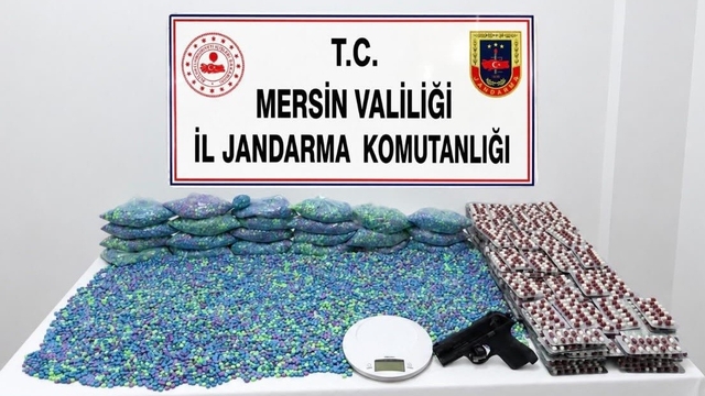 Mersin'de jandarmadan uyuşturucu baskını, 70 bin hap