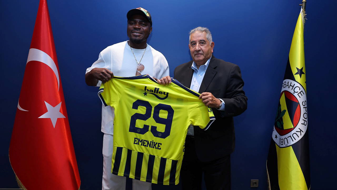 Emmanuel Emenike Fenerbahçe'yi ziyaret etti